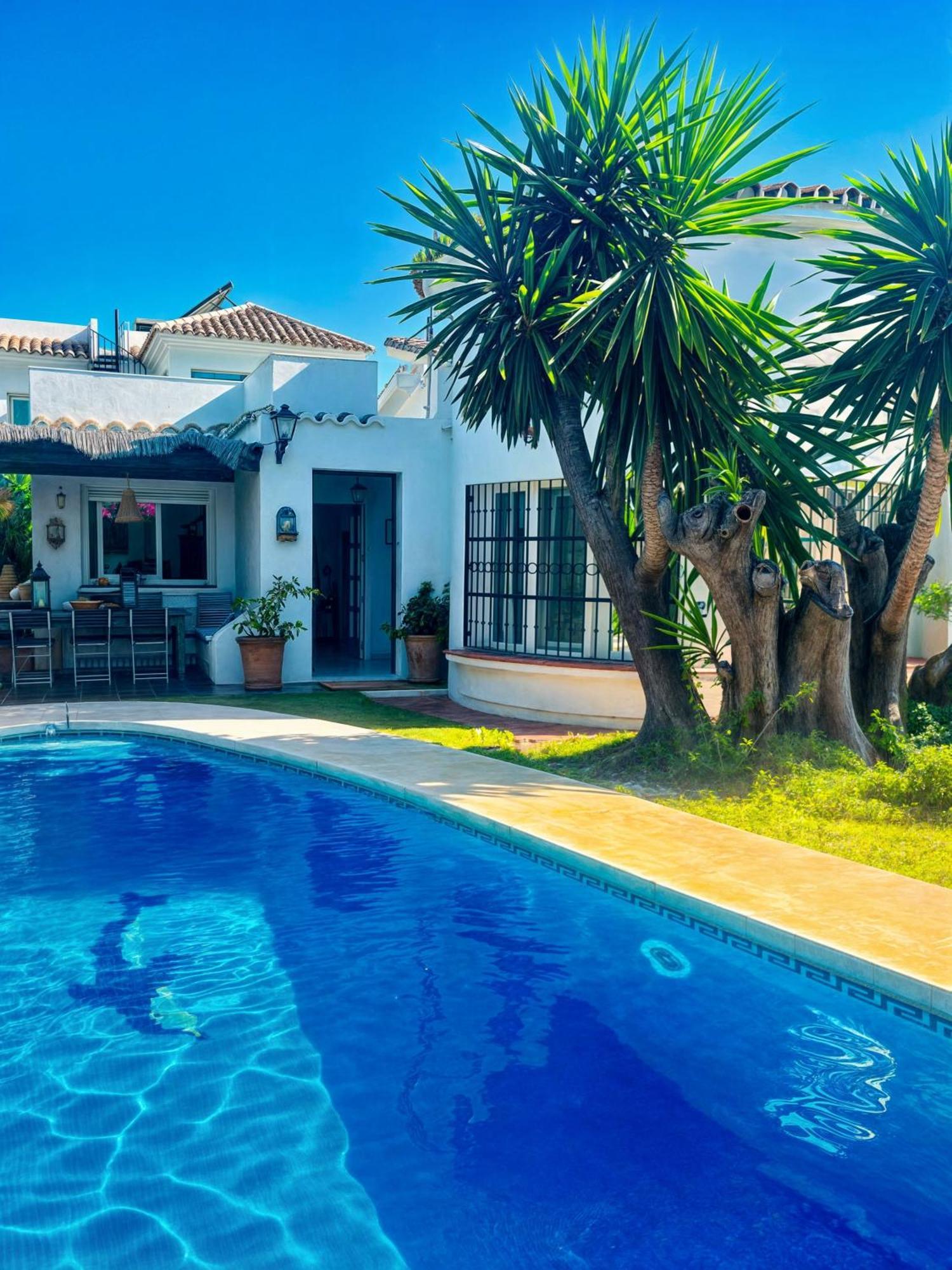 Villa Alfredo - Private Pool Next To The Beach Естепона Екстериор снимка
